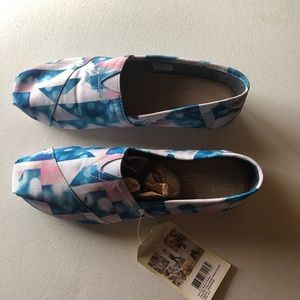 TOMS Classic Women’s Shoes - Size 8.5